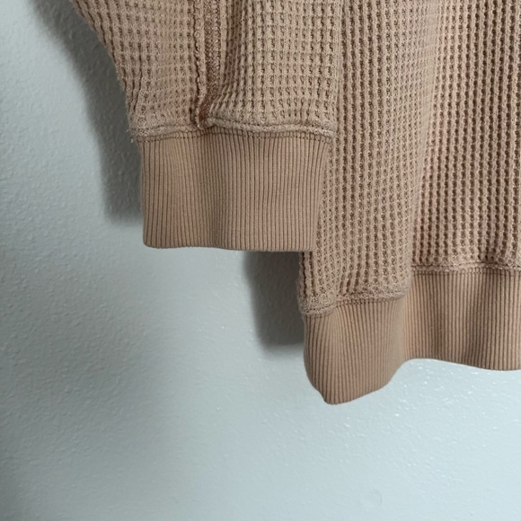 aerie - Ultra-Cozy Waffle Knit CHICAGO Graphic Beige Crew Neck Sweatshirt - XL - Picture 7 of 14